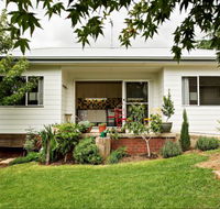 Young Garden Retreat - Goulburn Accommodation