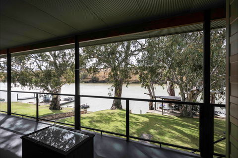 192 Page Drive Blanchetown -River Shack Rentals - Goulburn Accommodation 1