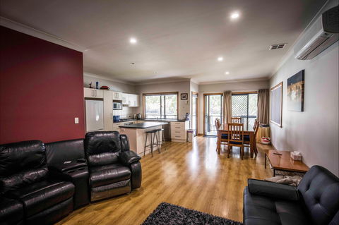 192 Page Drive Blanchetown -River Shack Rentals - Goulburn Accommodation 5