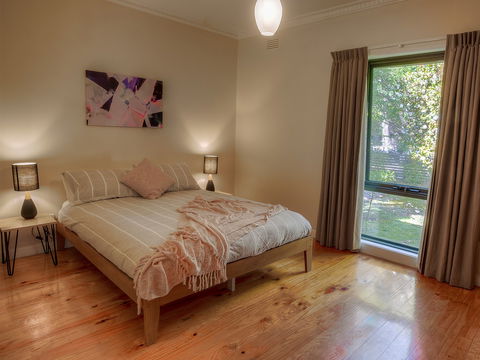 Caits Place - Goulburn Accommodation 3
