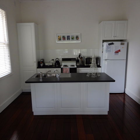 Dot's House - Goulburn Accommodation 2