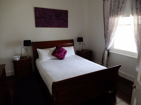 Dot's House - Goulburn Accommodation 4