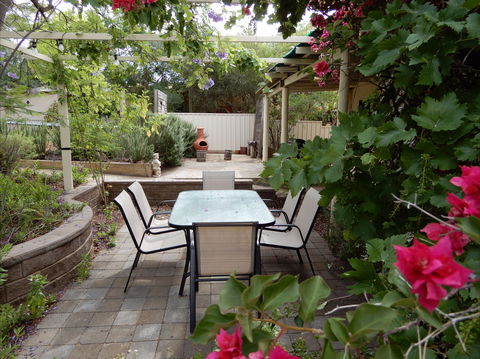 Dot's House - Goulburn Accommodation 5