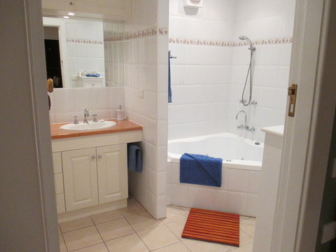 Iona Cottage - Goulburn Accommodation 4