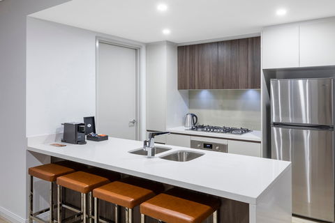Meriton Suites Southport - Goulburn Accommodation 3