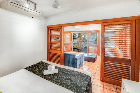 Paradise On The Beach Resort - Goulburn Accommodation 0