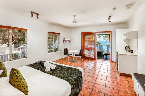 Paradise On The Beach Resort - Goulburn Accommodation 1