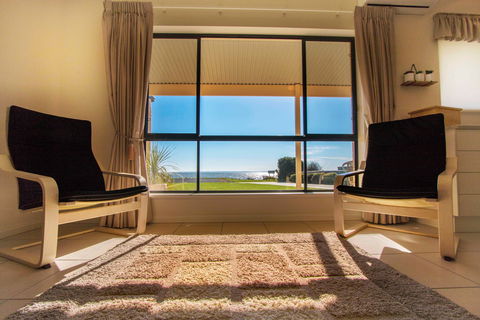Pelican Perch Retreat - Goulburn Accommodation 2