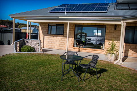 Pelican Perch Retreat - Goulburn Accommodation 8