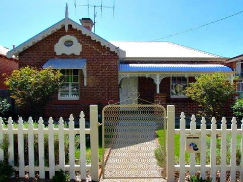 Robina: Bathurst Self Contained Accommodation - Goulburn Accommodation 0