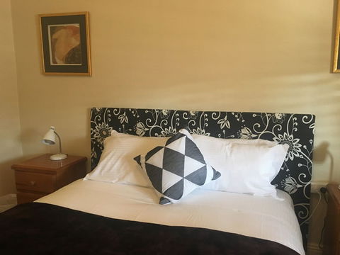 Robina: Bathurst Self Contained Accommodation - Goulburn Accommodation 1