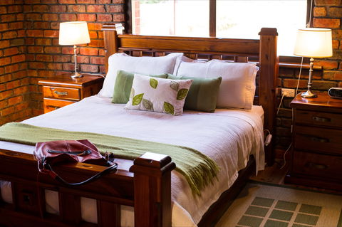 The Creek Cottage - Goulburn Accommodation 1