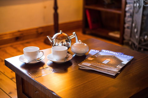 The Creek Cottage - Goulburn Accommodation 4