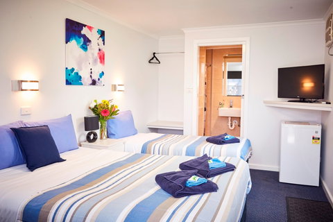 Wattle Grove Motel And Villa - Goulburn Accommodation 0