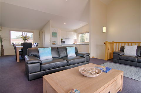 Beach Holiday Unit - Goulburn Accommodation 1