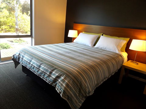Coorong Waterfront Retreat - Goulburn Accommodation 2