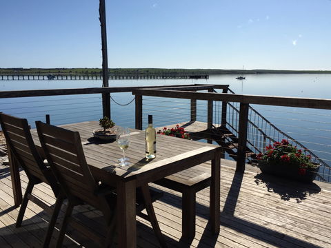 Doi's Ocean Front Apartment - Goulburn Accommodation 1