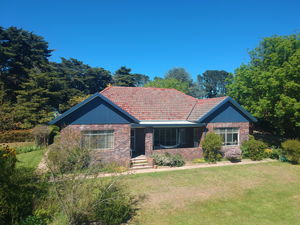 Roslyn Estate Farmhouse