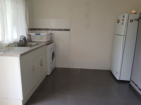 Sunset Sippers - Goulburn Accommodation 2