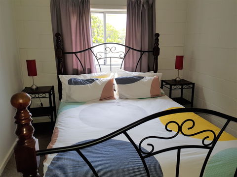 Sunset Sippers - Goulburn Accommodation 5