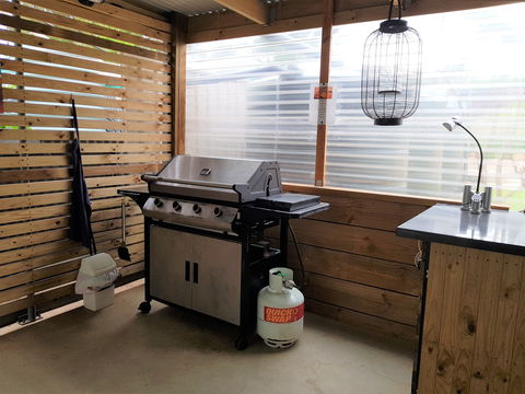 Sunset Sippers - Goulburn Accommodation 7