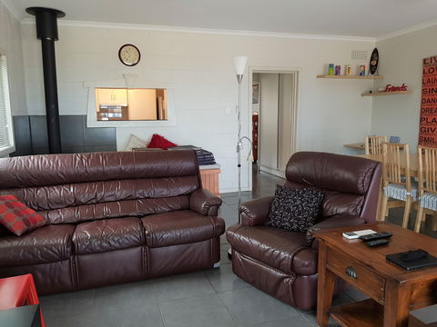 Sunset Sippers - Goulburn Accommodation 9