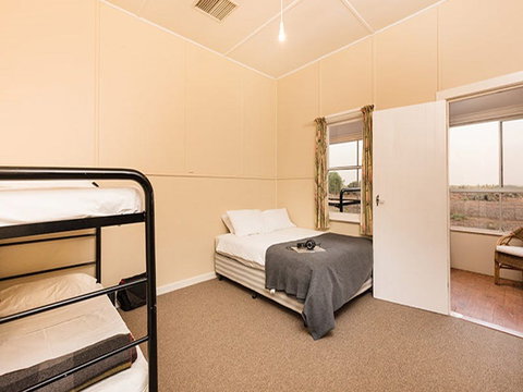 Willandra Cottage - Goulburn Accommodation 5