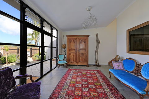 ZEN Beach Retreat - Goulburn Accommodation 8