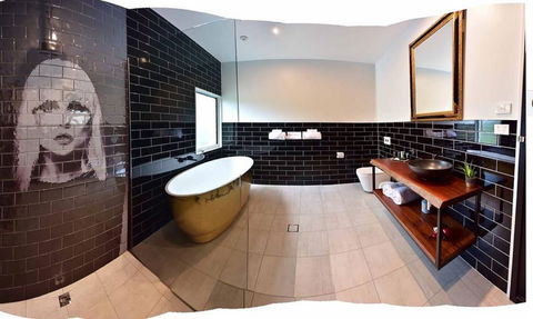 Boogie Woogie Beach House - Goulburn Accommodation 1