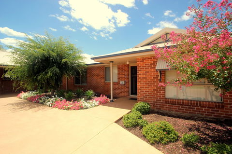 Colonial Court Villas Serviced Apartments - Goulburn Accommodation 2