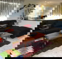 Flutterby's Beach Retreat Preston Beach - Goulburn Accommodation