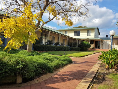 Park Avenue Holiday Units - Goulburn Accommodation 0