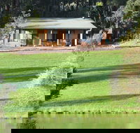 Pemberton Lake View Chalets - Goulburn Accommodation