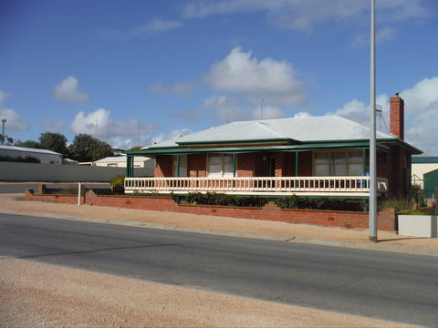 Sea Crest - Goulburn Accommodation 0