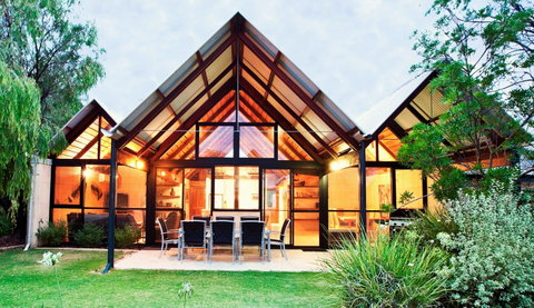 Whalers Cove Villas - Goulburn Accommodation 1