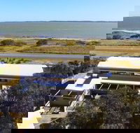 Coorong Aurora - Breathtaking Waterfront Escape - Goulburn Accommodation