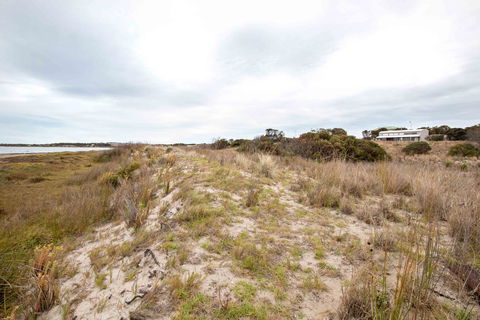 Coorong Aurora - Breathtaking Waterfront Escape - Goulburn Accommodation 1