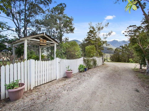 Limpinwood Lodge - Goulburn Accommodation 0