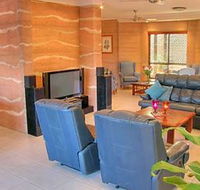 Gladstone Earth and Sea - Goulburn Accommodation