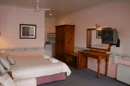 New England Motor Inn - Goulburn Accommodation 1