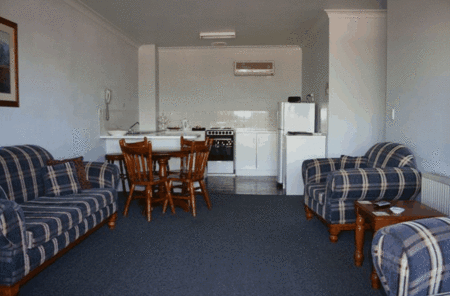 New England Motor Inn - Goulburn Accommodation 3