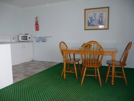 Cervantes Holiday Homes & Units - Goulburn Accommodation 3