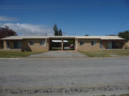 Cervantes Holiday Homes & Units - Goulburn Accommodation 4