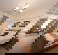 Cobb  Co Court Boutique Hotel - Goulburn Accommodation