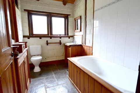 Feathertop Retreat - Goulburn Accommodation 1