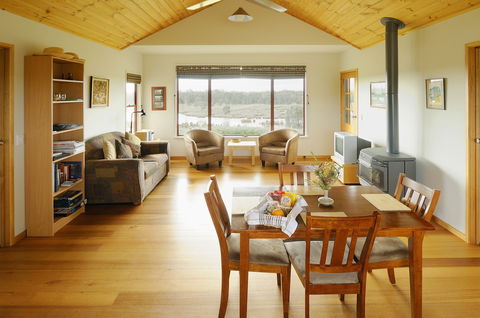 Frog Gully Cottages - Goulburn Accommodation 1