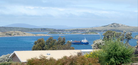 Island View Retreat - Goulburn Accommodation 0