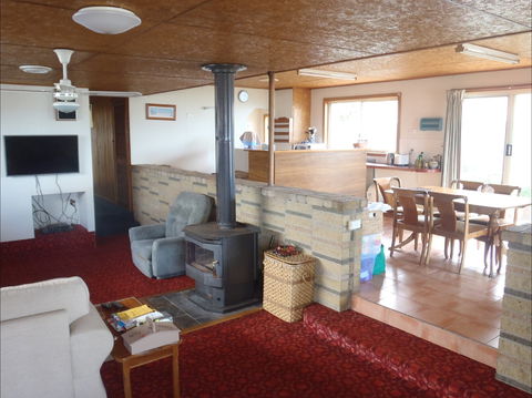 Island View Retreat - Goulburn Accommodation 1