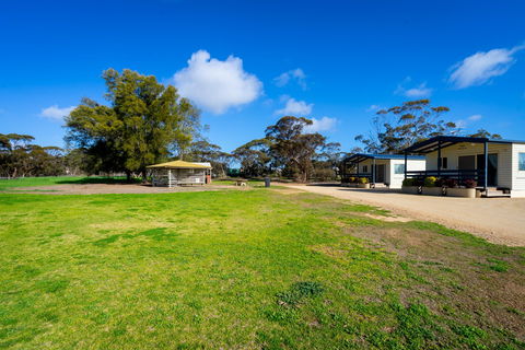 Karoonda Cabin & Caravan Park - Goulburn Accommodation 1