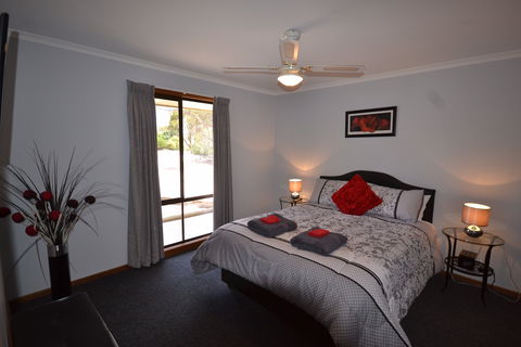 Riverbush Cottages - Goulburn Accommodation 2